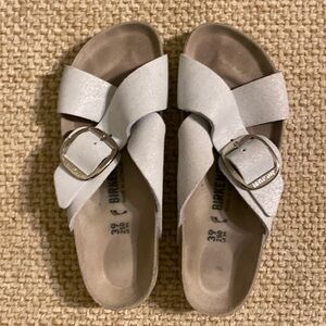 Birkenstock Sandals. Gray with Silver undertones. Size 39.